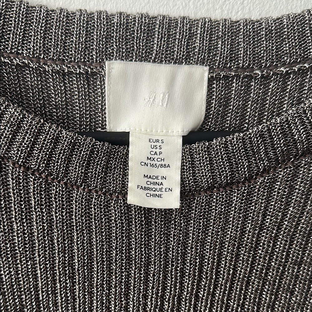 H&M Gray Ribbed Fitted Tee - Picture 3 of 3
